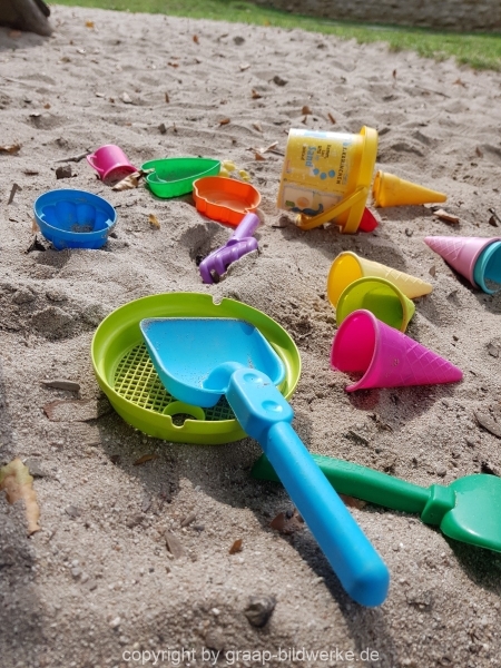 06.09.2018-Spielzeug-in-der-Natur_01