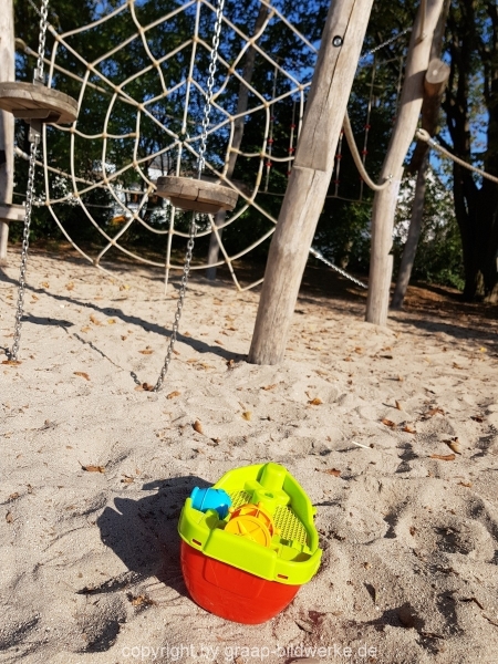 08.10.2018-Spielzeug-in-der-Natur_02